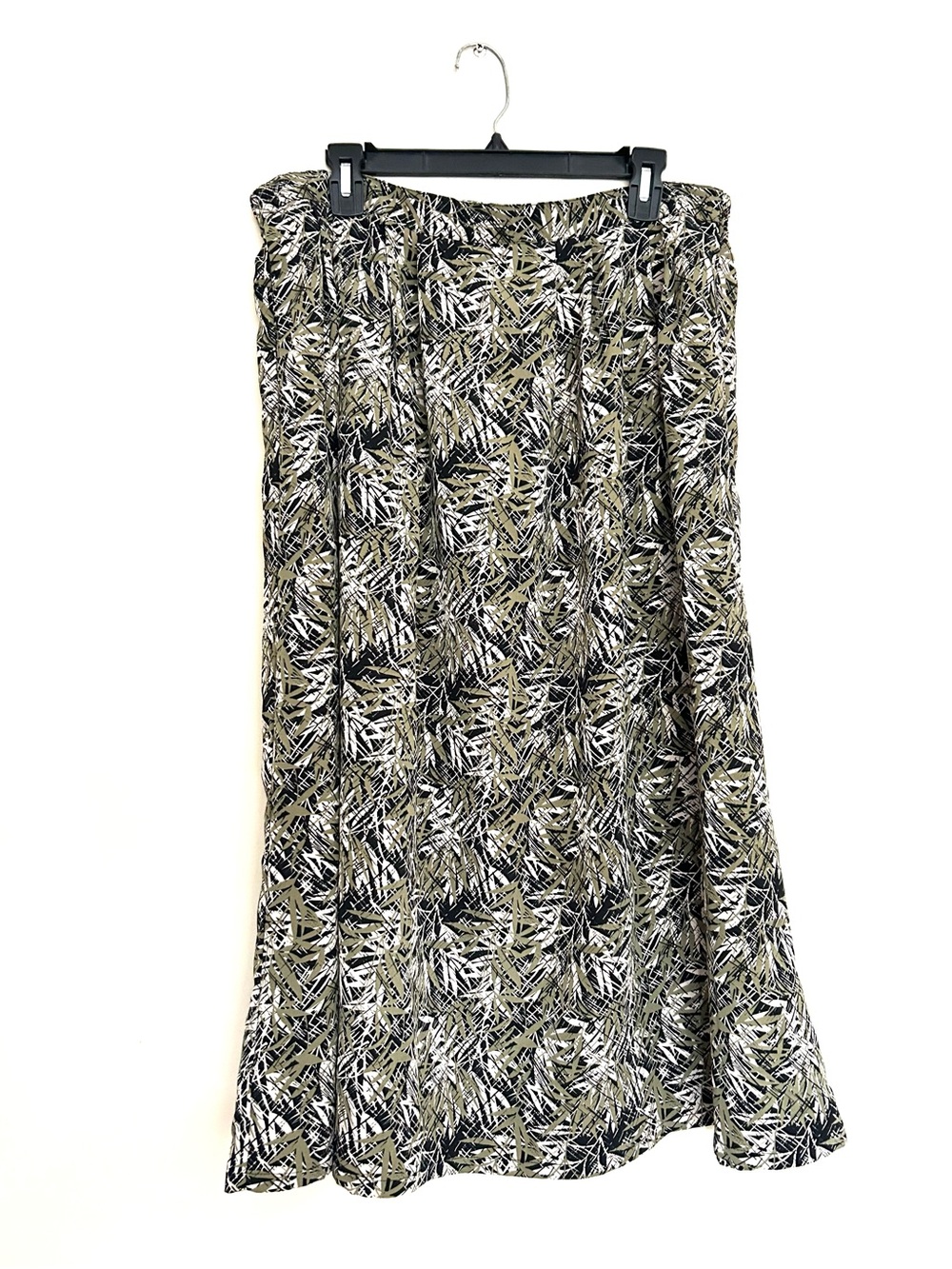 Sag Harbor Olive, Black & White Abstract Print Maxi Skirt with Pockets